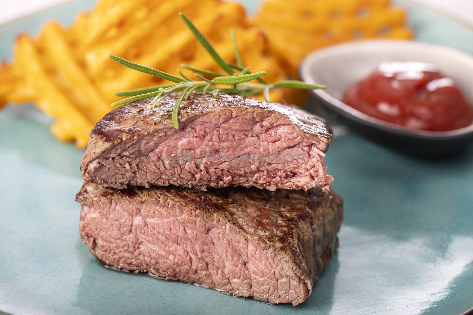 steak with potato lattices by bernjuer