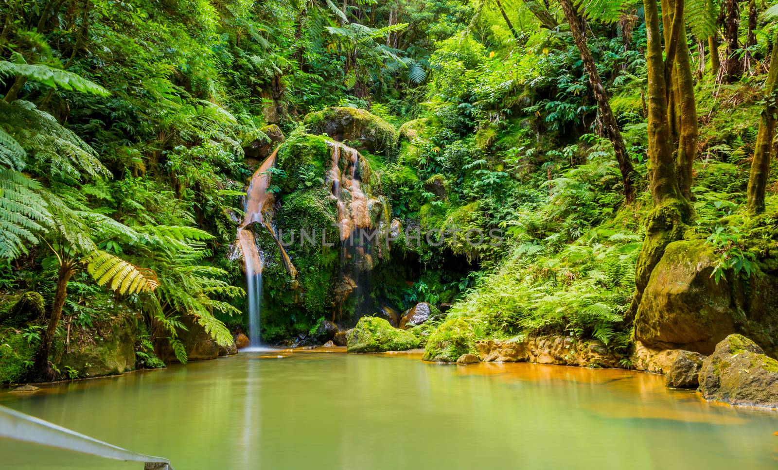 Waterfall in Caldeira Velha by zittto