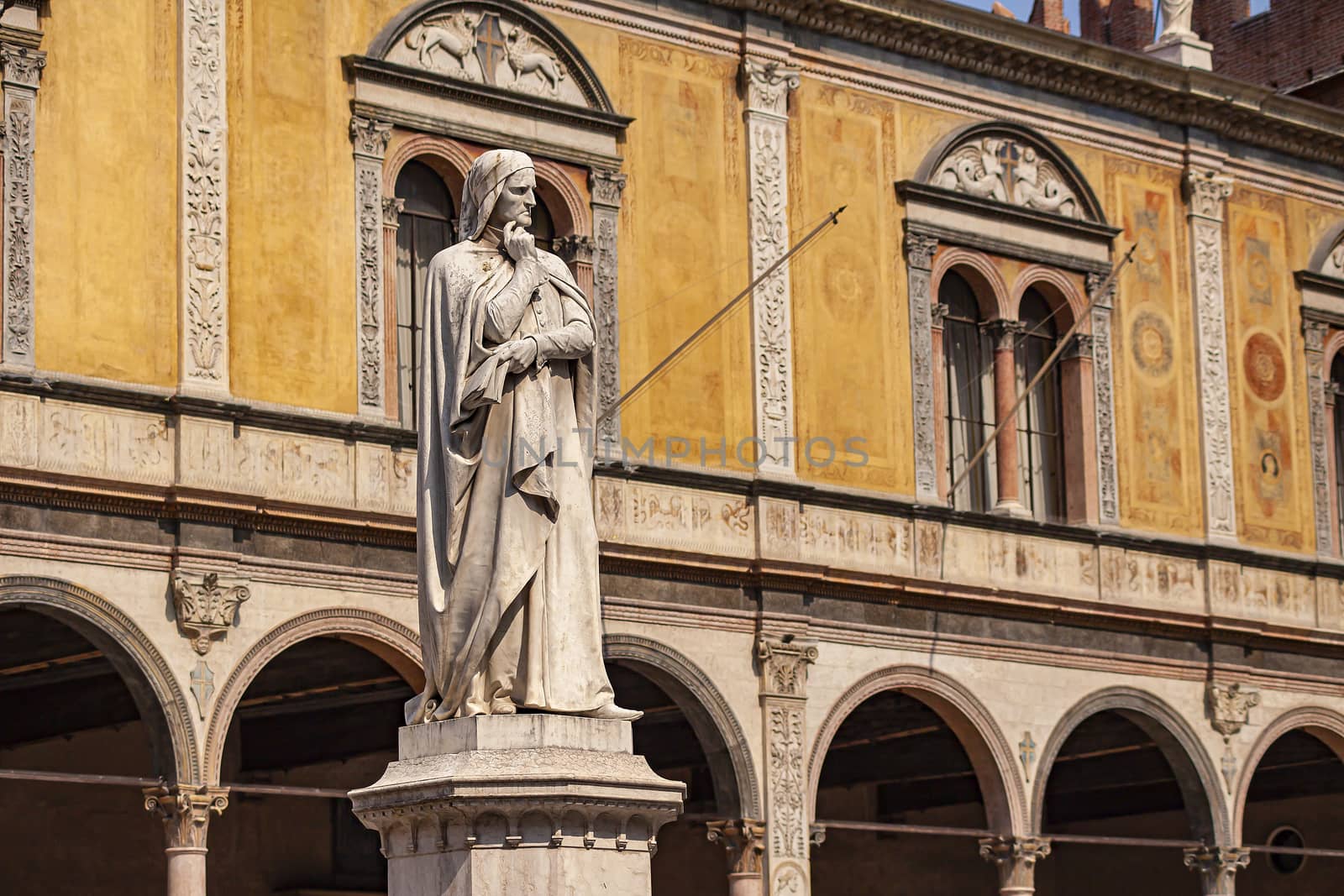 Verona's Dante statue by pippocarlot