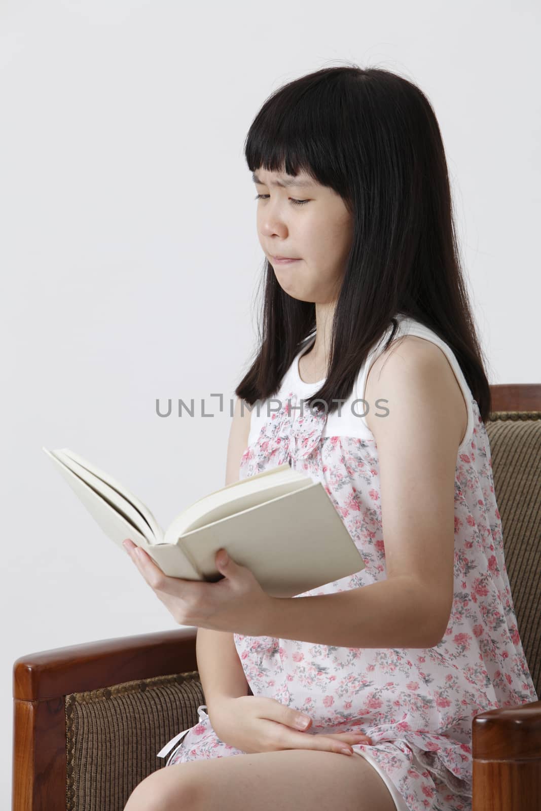 chinese girl reading horror story