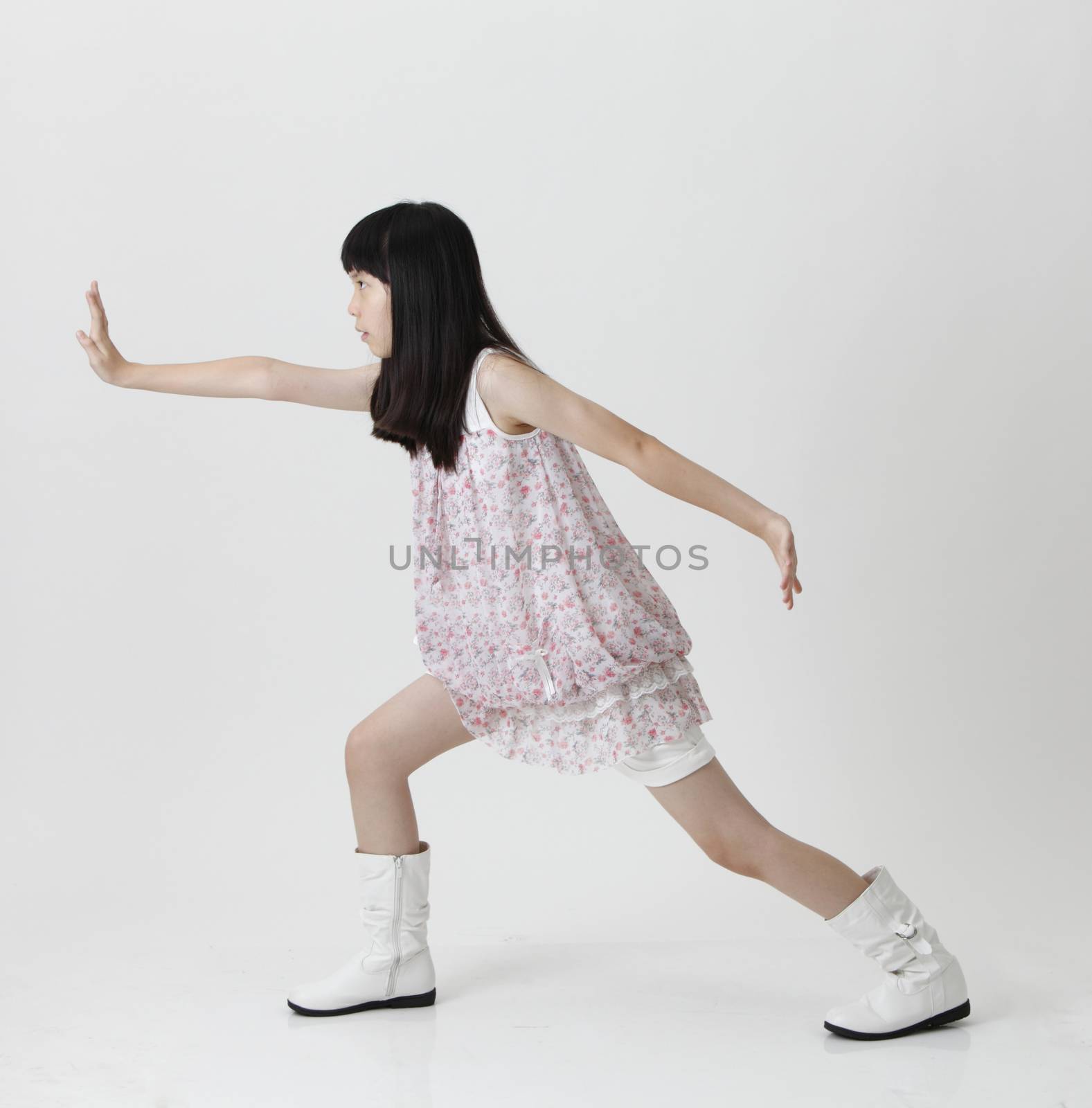 girl praticing kung fu by eskaylim