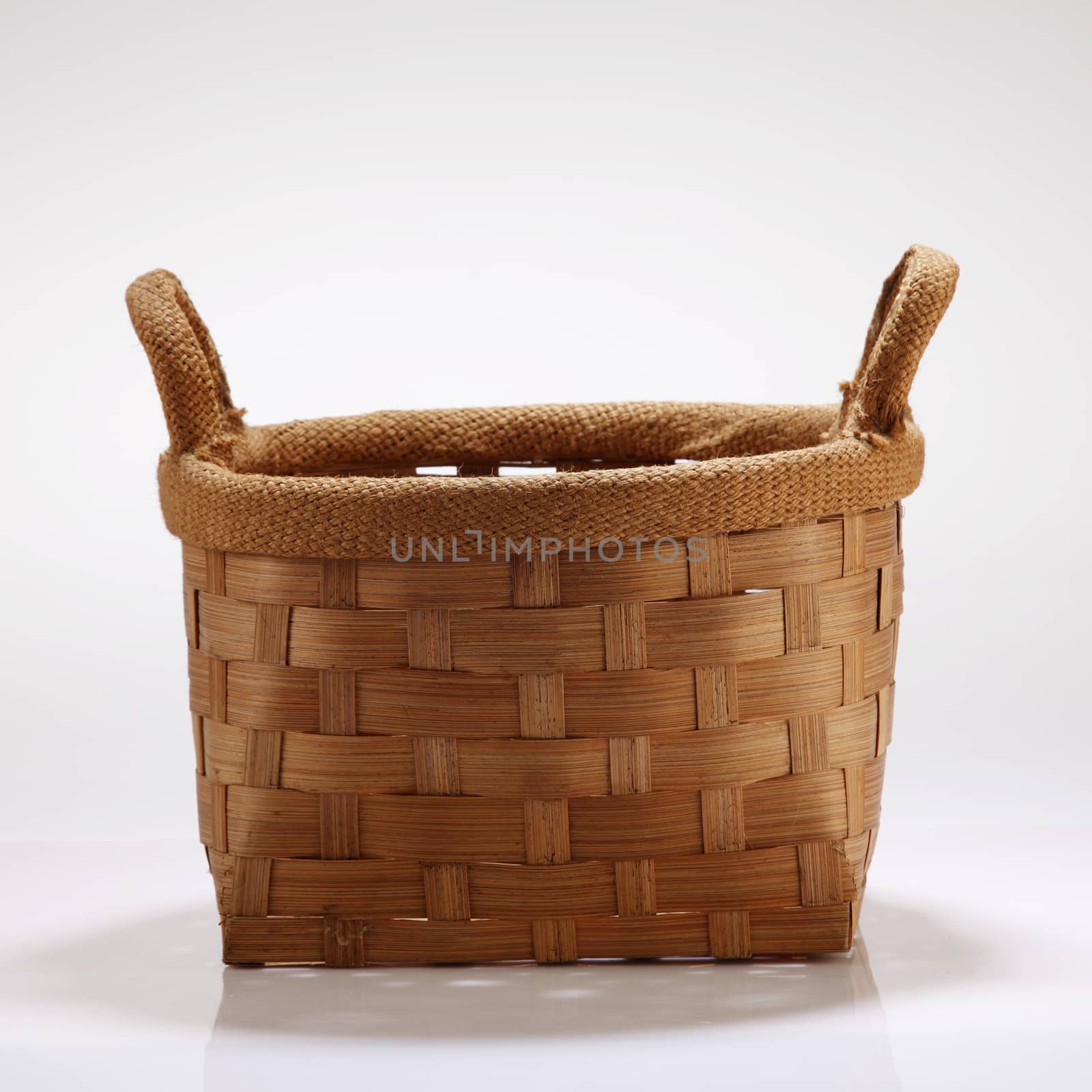 basket by eskaylim