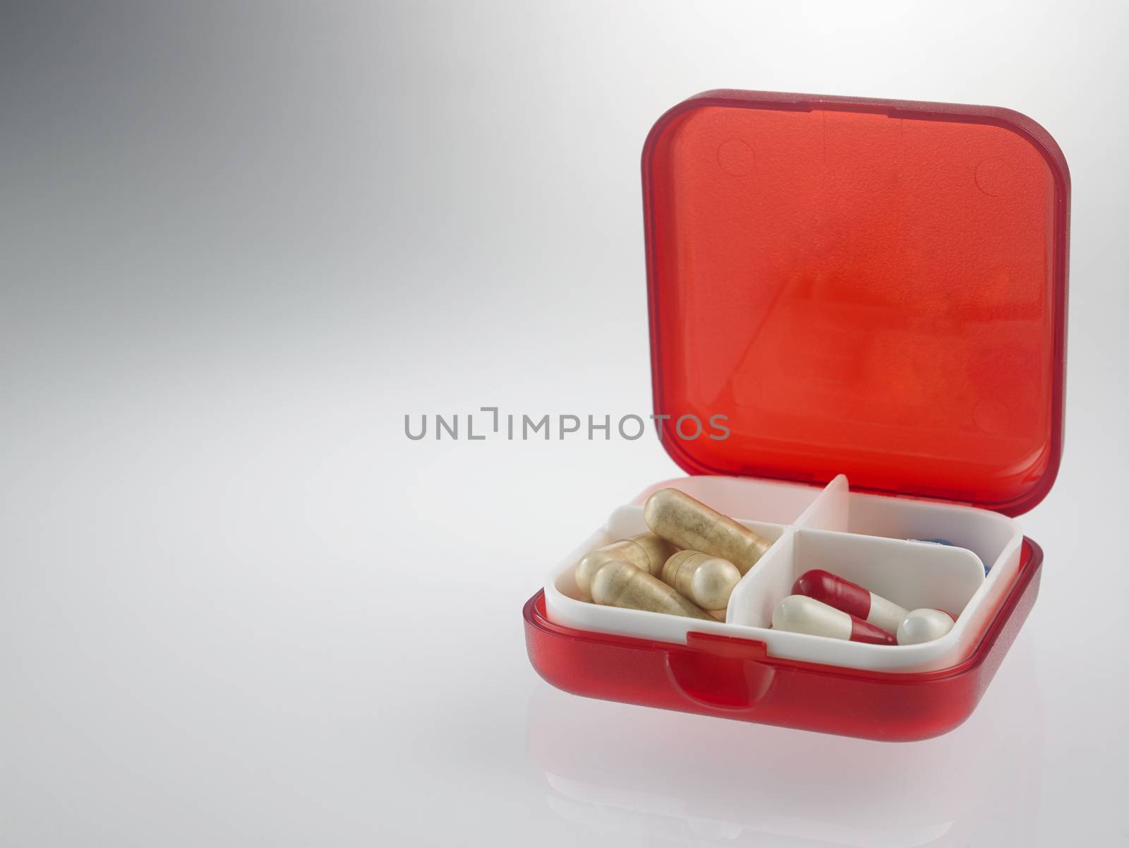 pill box by eskaylim