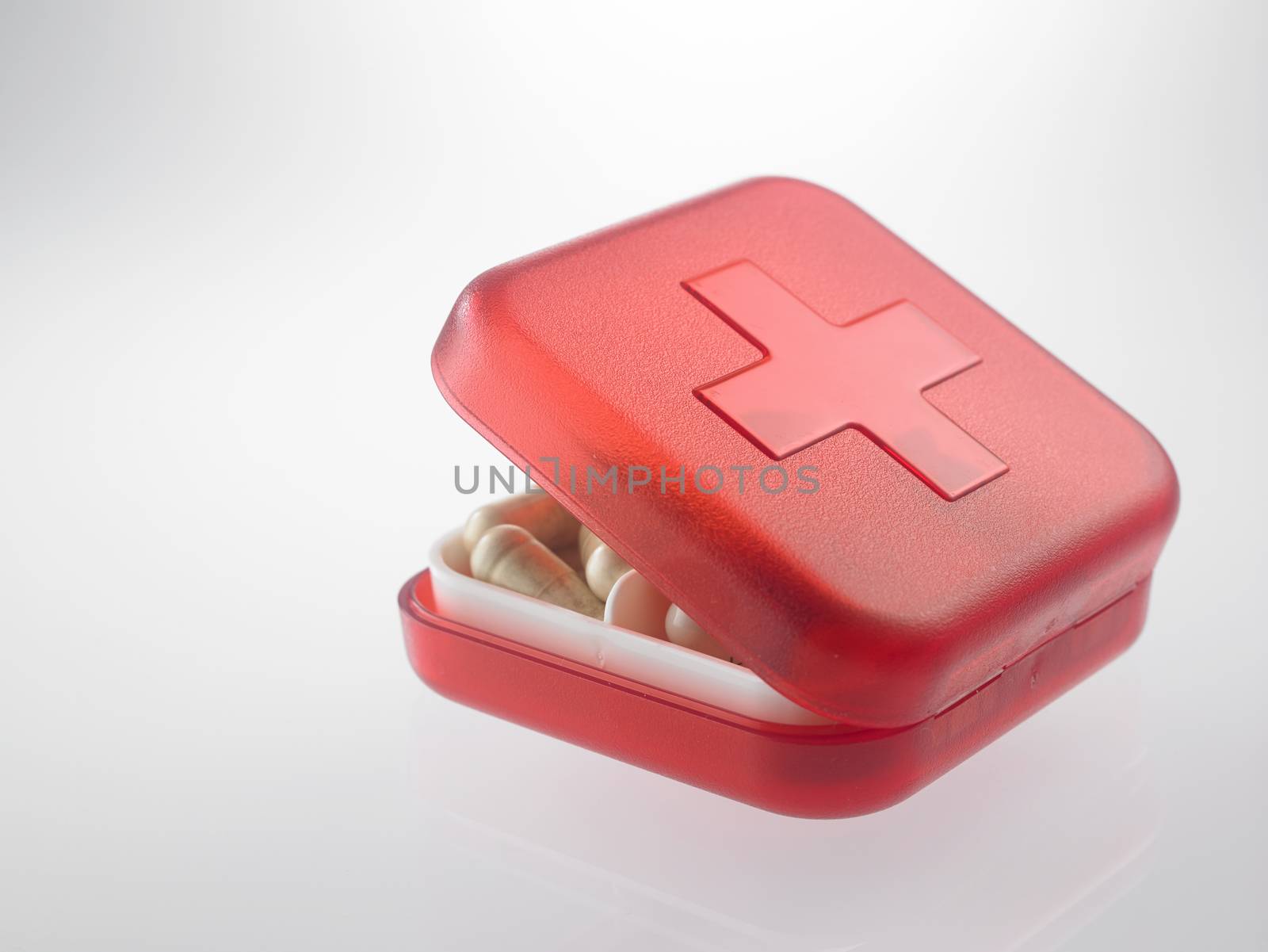 pill box by eskaylim