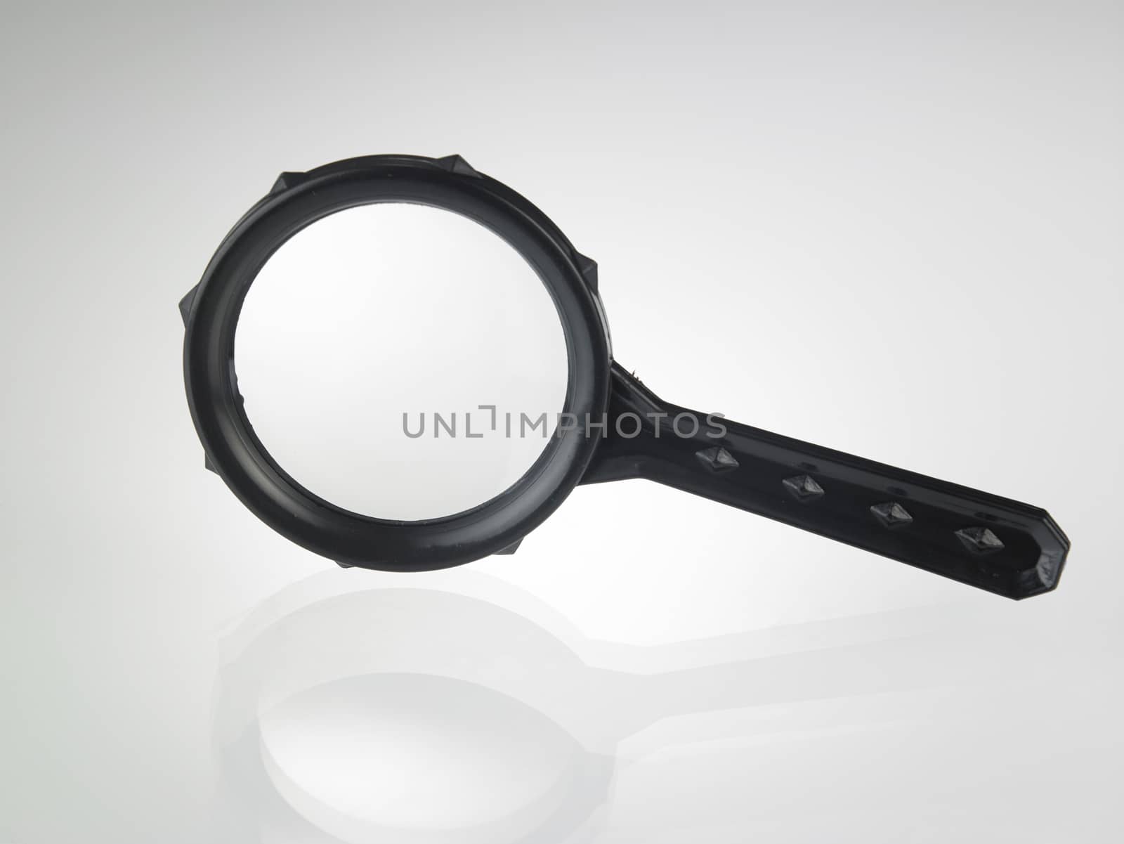 Magnifying glass  by eskaylim