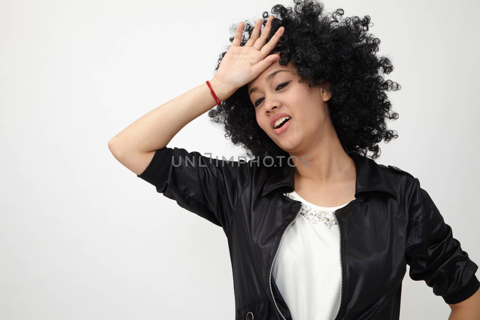 woman wearing big hair by eskaylim