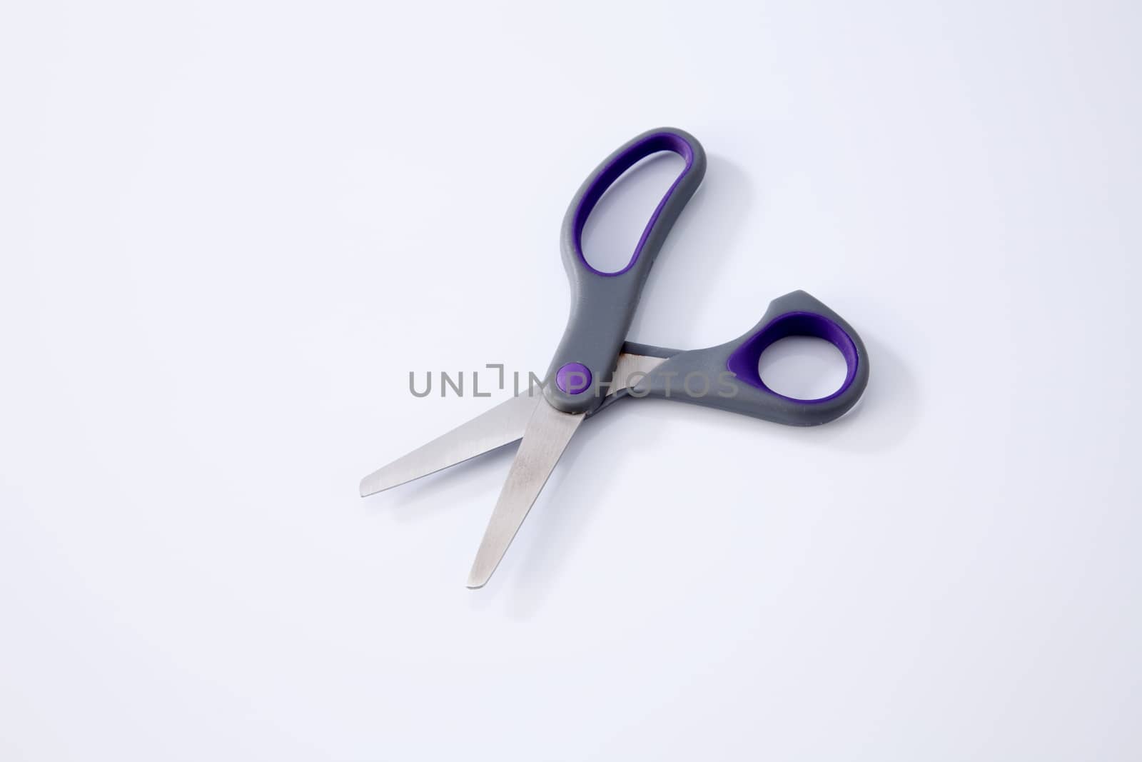 scissors by eskaylim