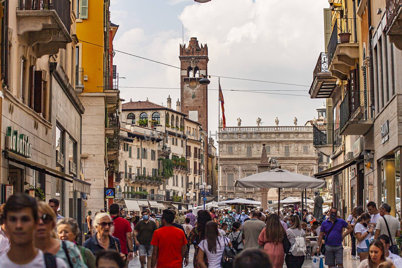 Piazza delle Erbe in Verona full of people walking by pippocarlot