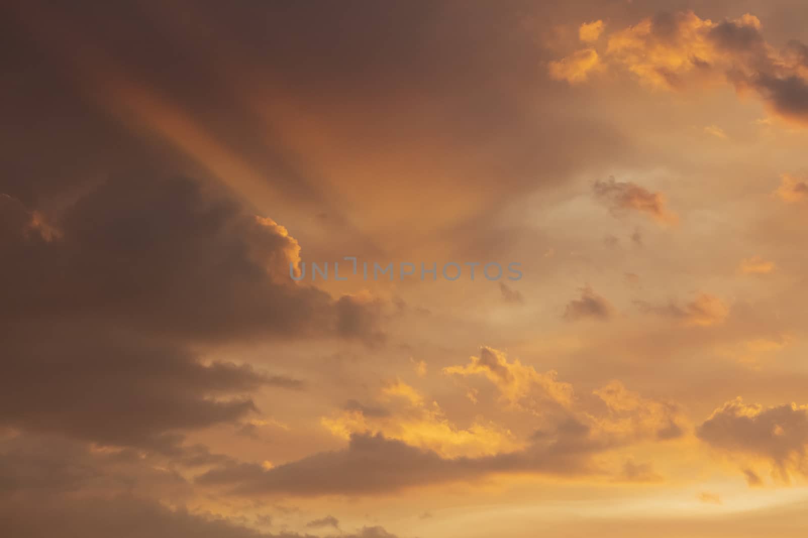 Red sunset clouds due to bush fire smoke in The Blue Mountains in Australia