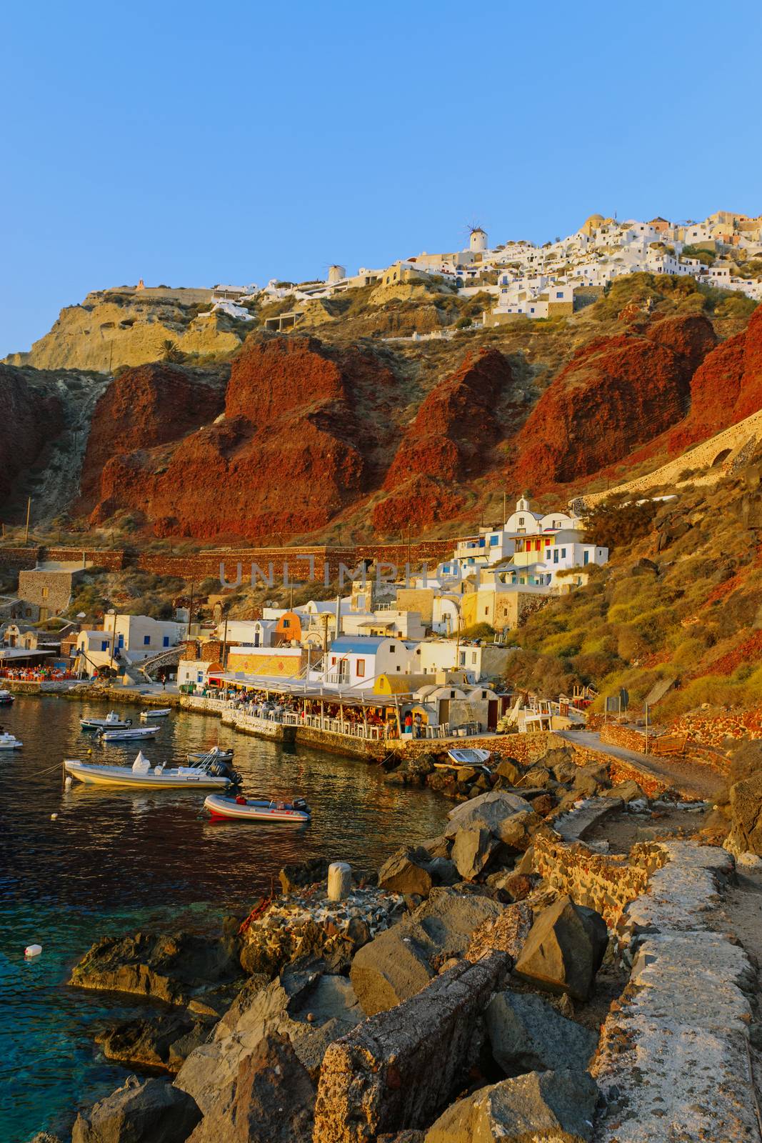 Oia and the port of Ammoudi by elxeneize
