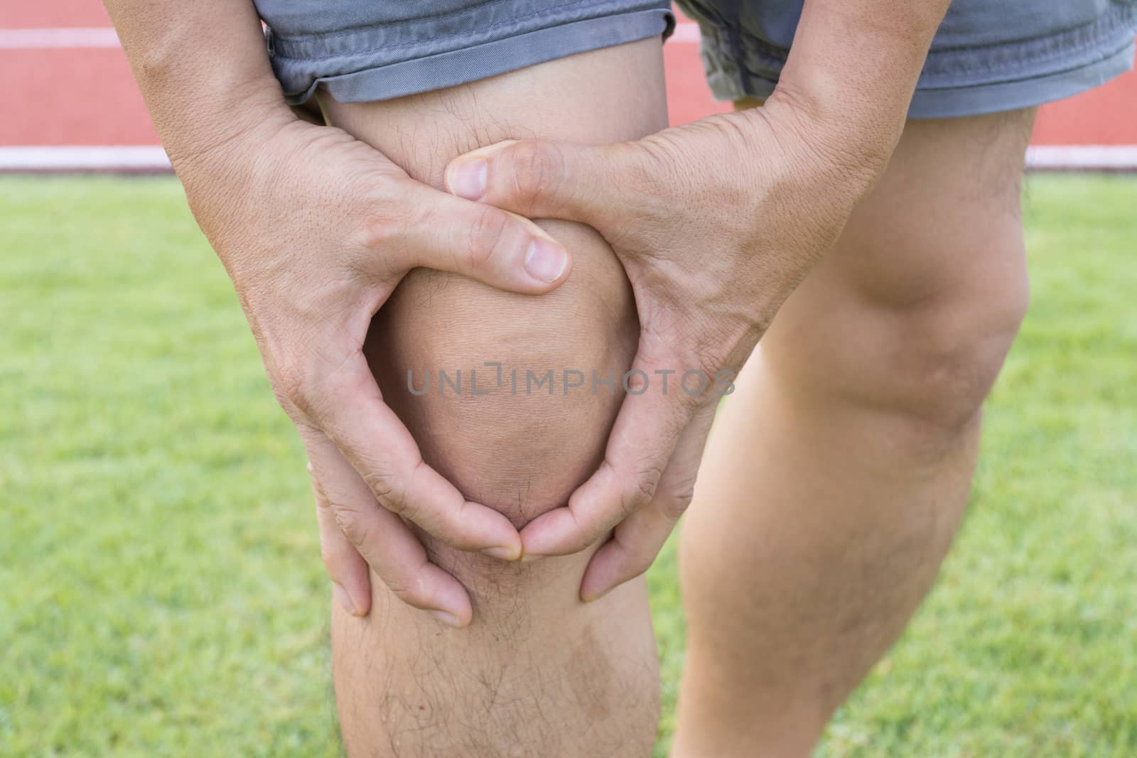 Tendon knee joint problems on Man leg from exercise In the stadium.  
