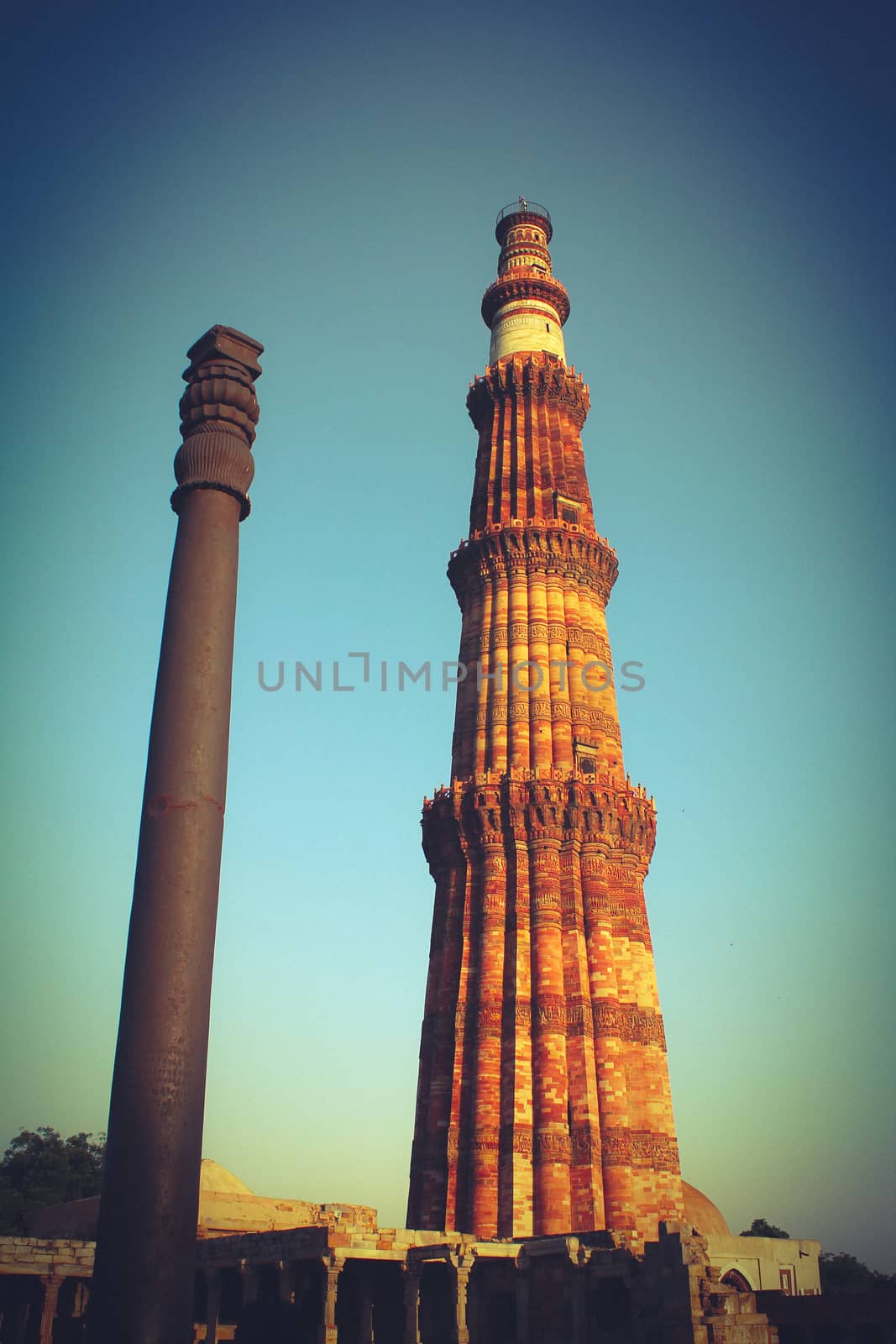 qutub minar with iron pillar by frameshade