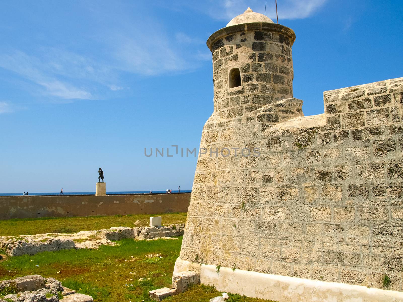 The defensive structure is a star fortress. Fort off the coast of Havana.