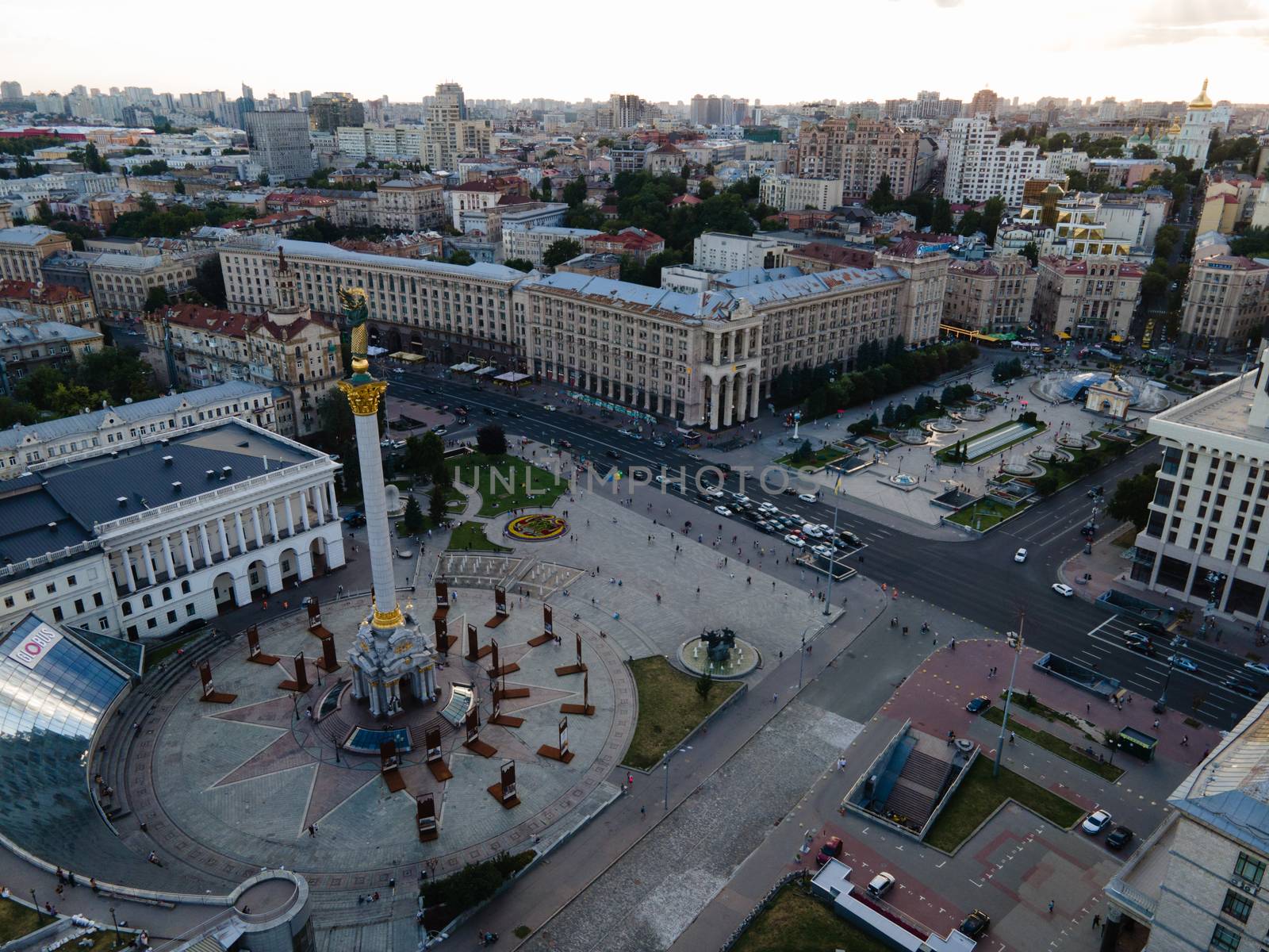 The architecture of Kyiv. Ukraine: Independence Square Maidan