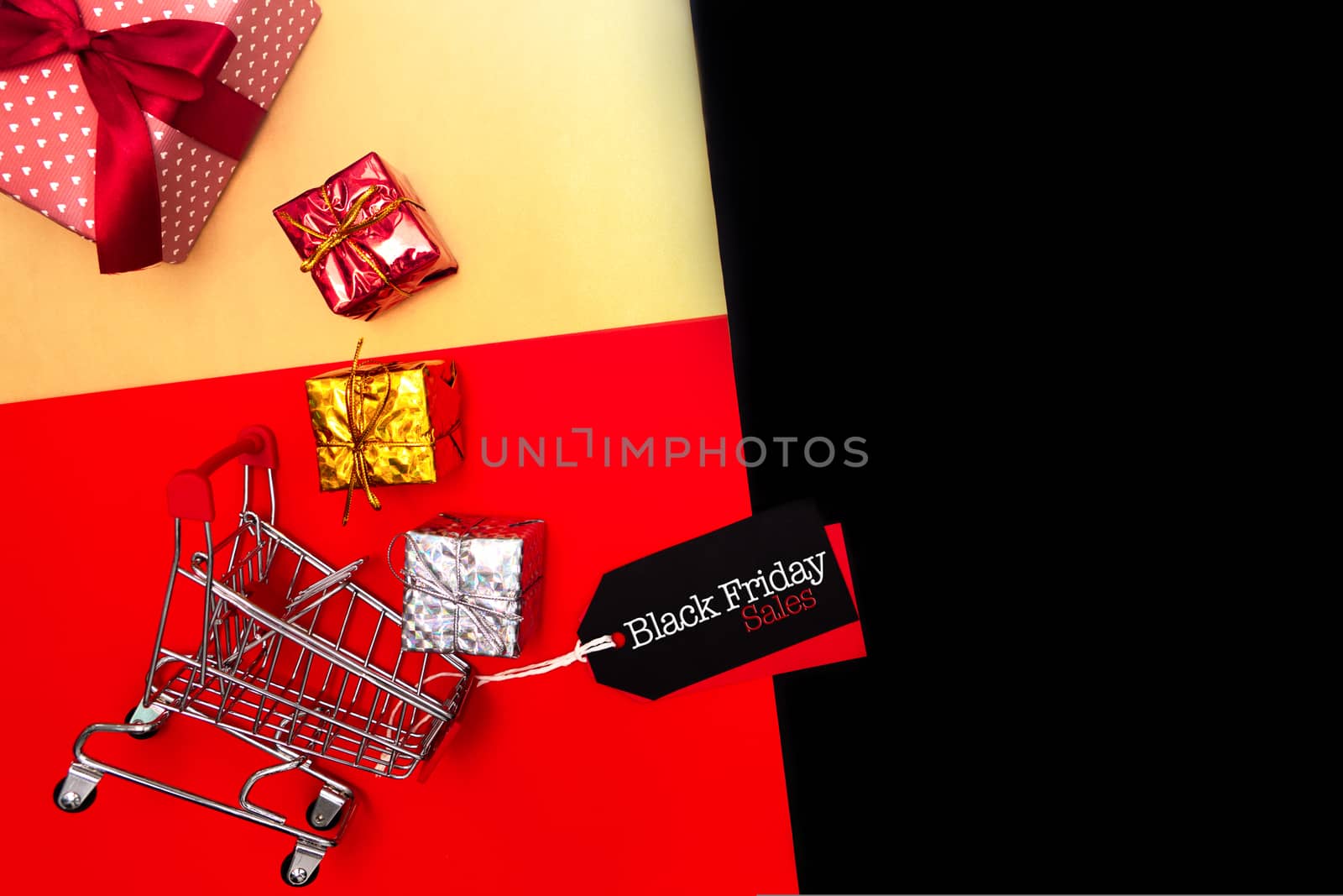 Black Friday sale, shopping cart and gift box with price tag