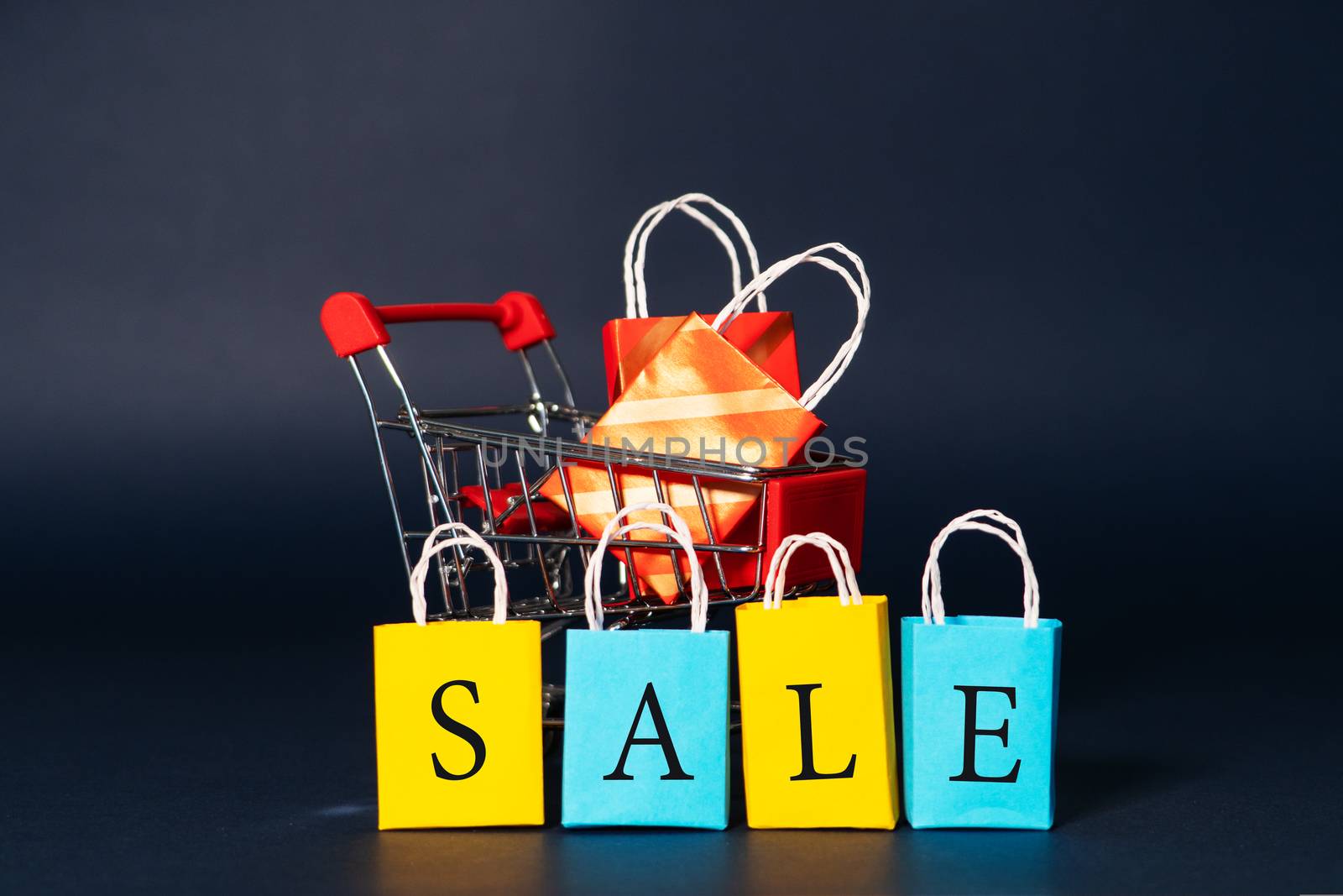 shopping cart and shopping bag, year-end sale, 11.11 singles day sale concept