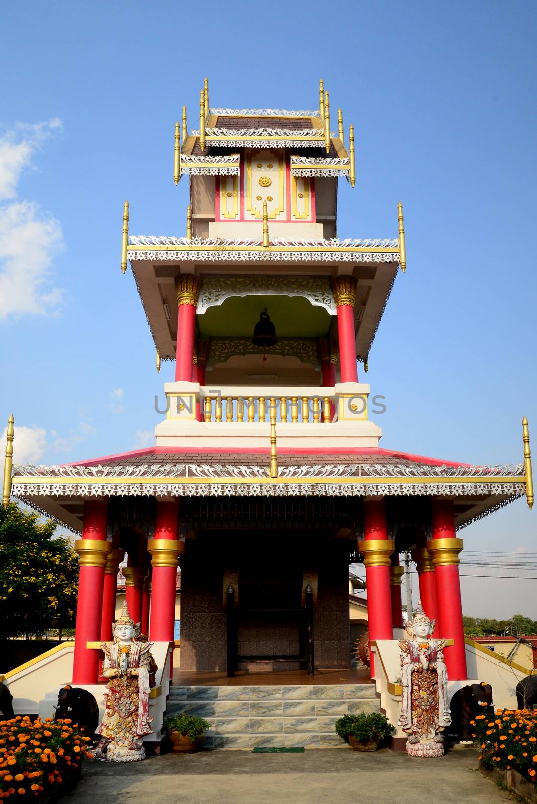 Wat Nantaram is a Tai Yai (Shan-style) community temple in central Chiang Kham and exhibits the classic Tai Yai  architecture, somewhat extraordinary by ideation90