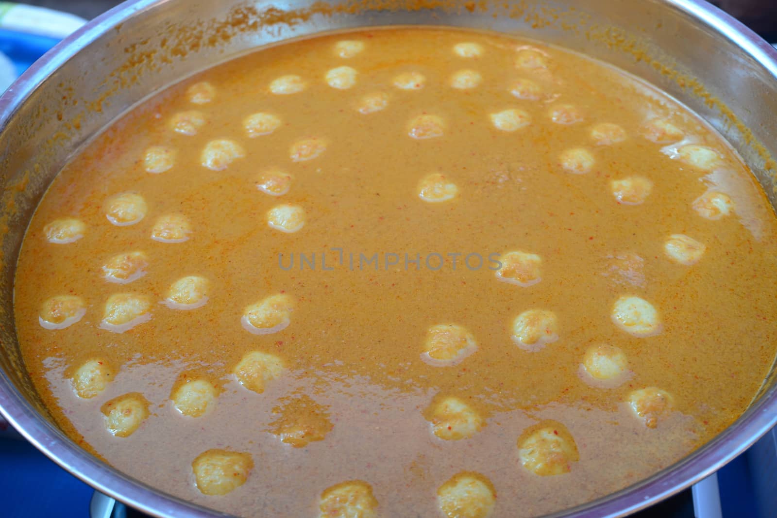 Fish Curry Sauce with fish ball (Ka nom jeen nam ya kati)