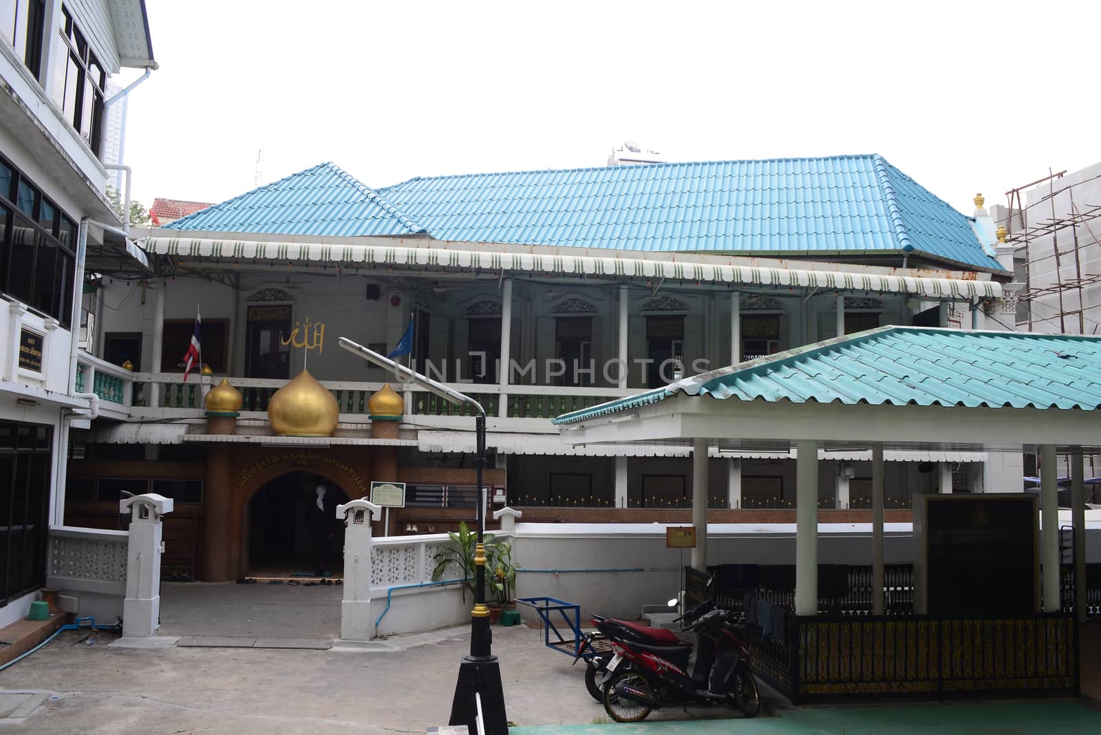 BANGKOK, THAILAND – 22 MAY 2020 : Haroon Mosque building, This is one of Bangkok's oldest mosques, located in the quaint riverside neighbourhood of Haroon Village