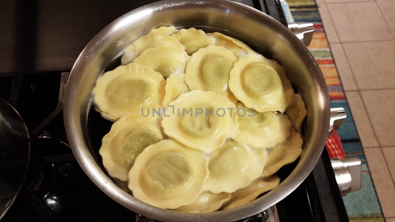 ravioli spinach pasta cooking in pot of hot water on stove
