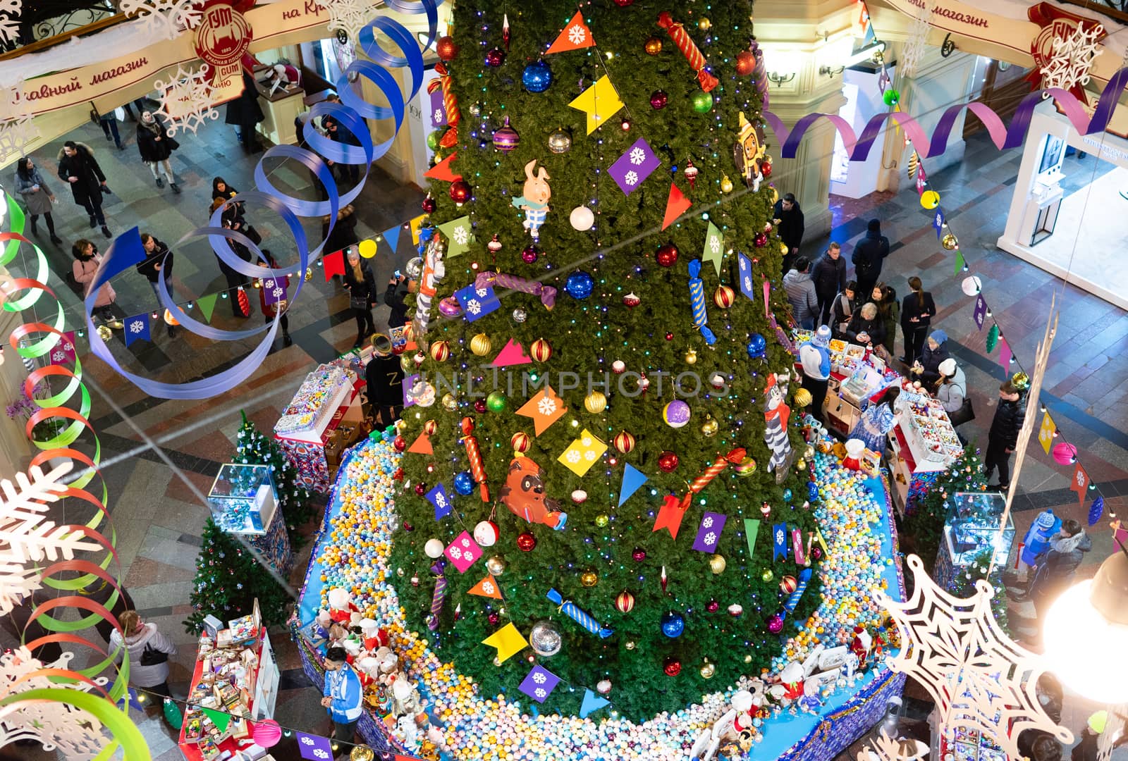 23 November 2018, Moscow, Russia. Christmas tree in the shopping center GUM on red square in Moscow.