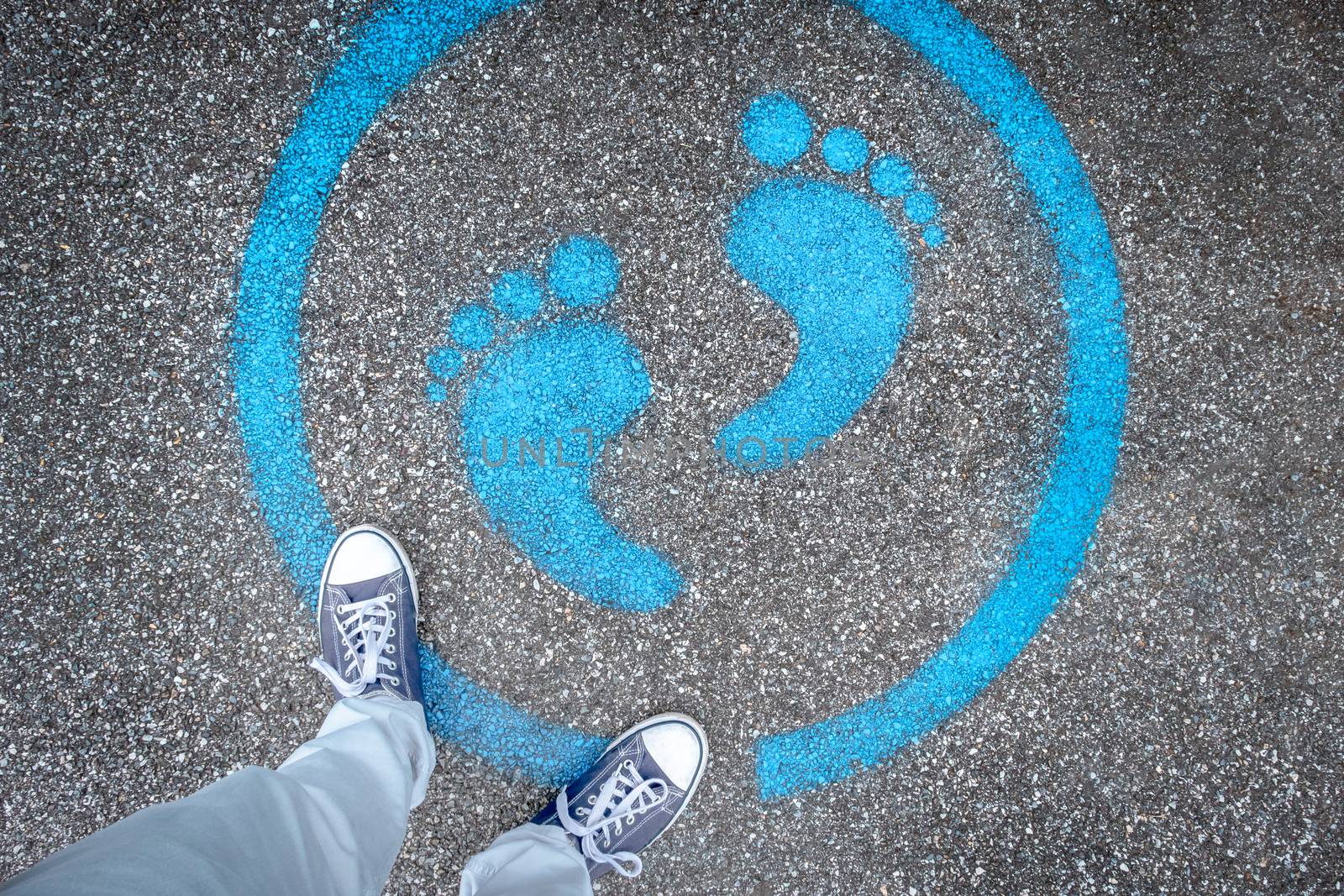 Man standing on blue dot by germanopoli