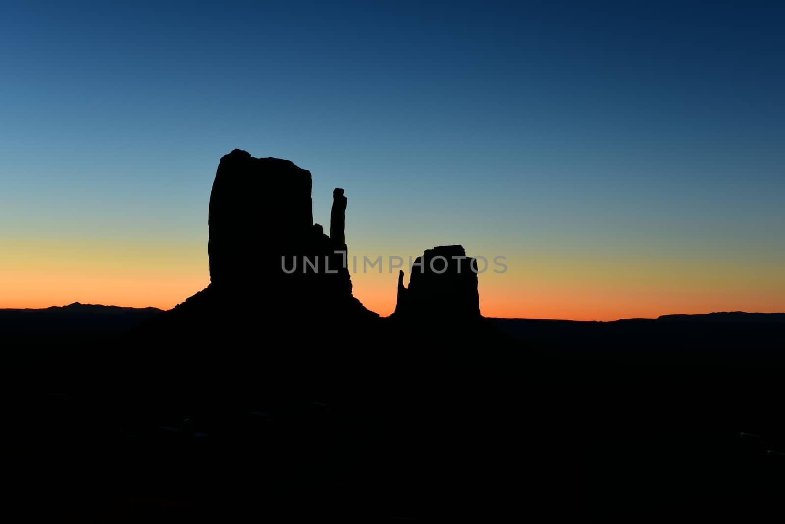 Monument Valley sunrise by igorot