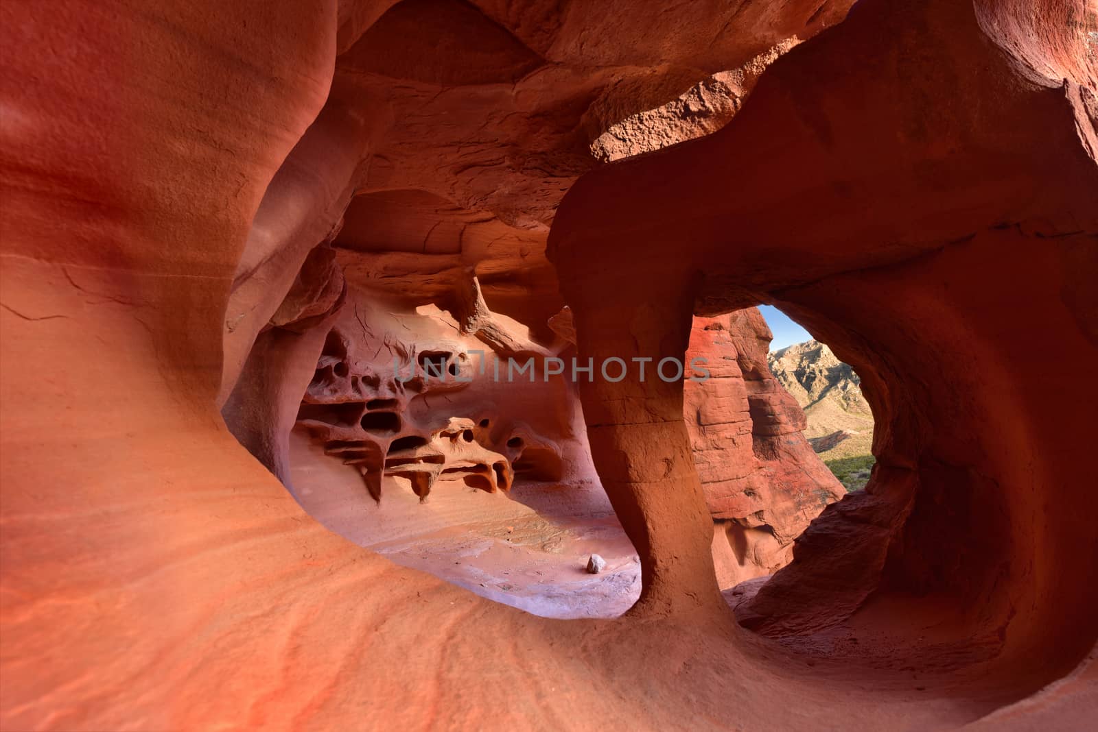 Windstone Arch in Valley of Fire near Lake Mead, Nevada, USA