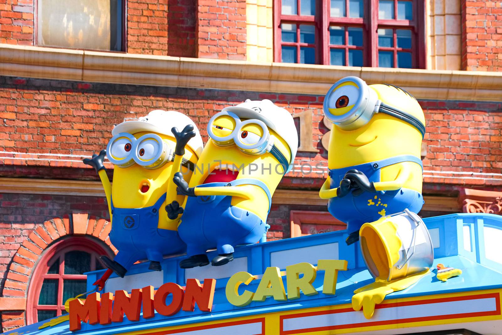 Close up HAPPY MINION statue in Universal Studios Japan by USA-TARO