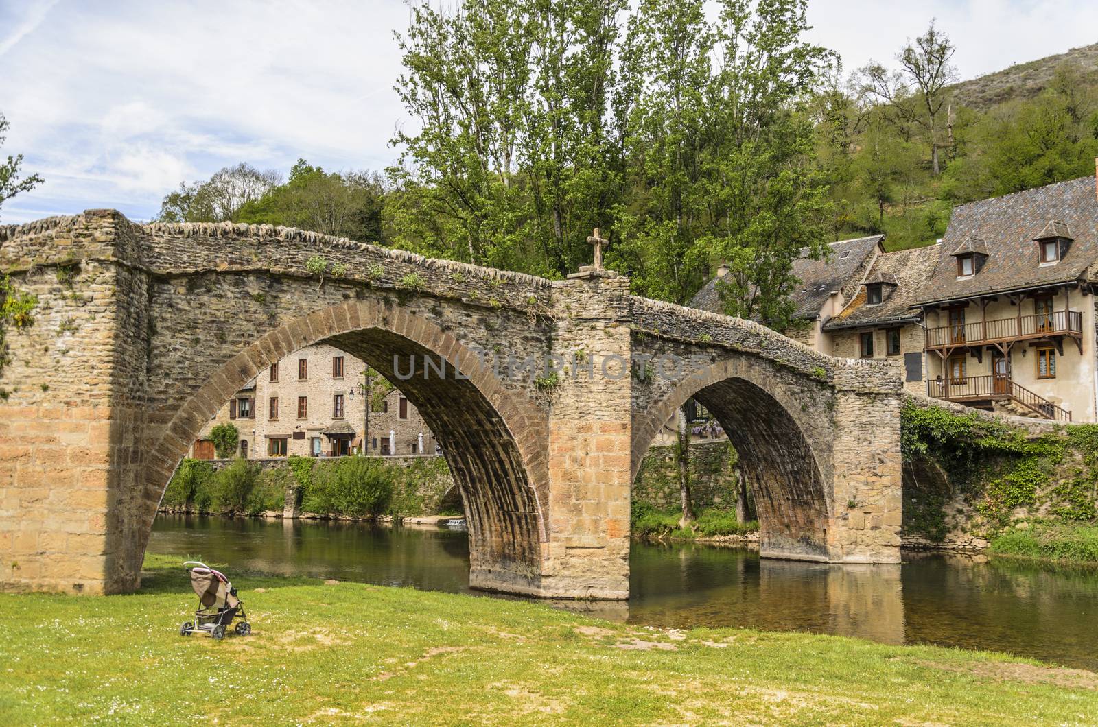 Bridge over the river Aveyron that gives name to the department in the French region of midi pyrenees at the height of the medieval village of Belcastel cataloged as one of the most beautiful villas in France.