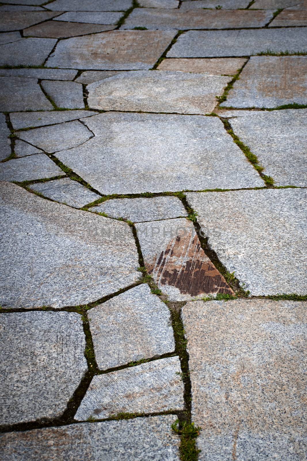 paving with sawn granite stones by Ahojdoma