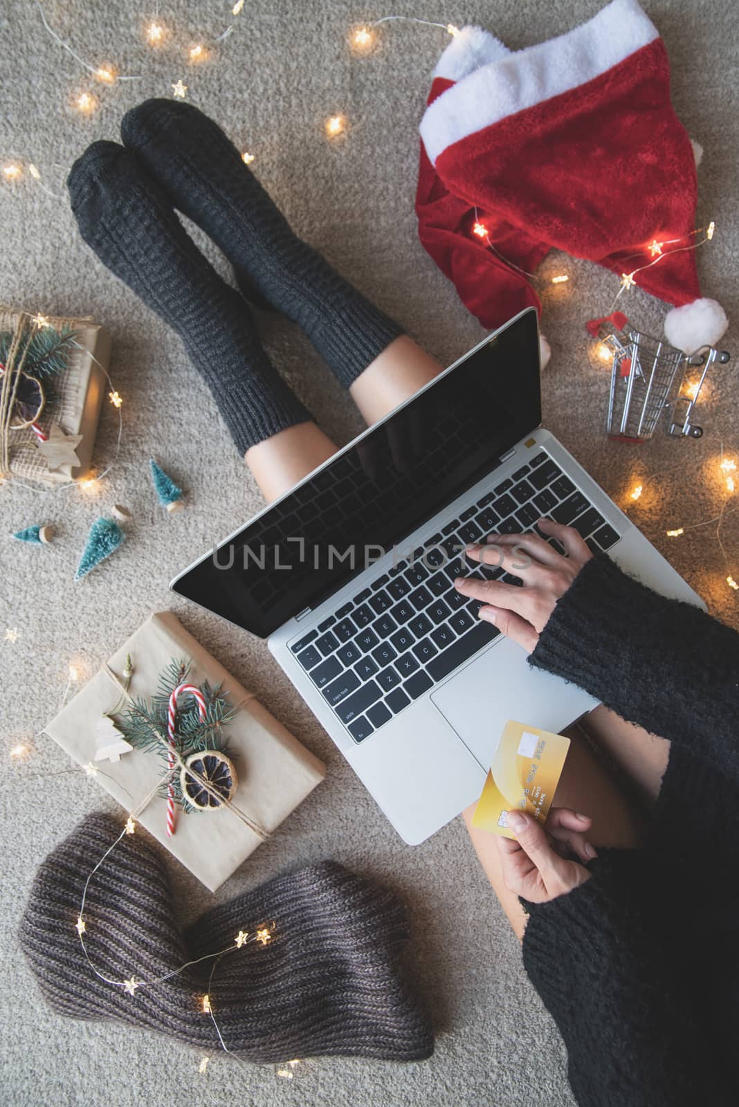Christmas planing, online shopping concept. Top view of woman shopping online at christmas holidays holding the laptop and credit card