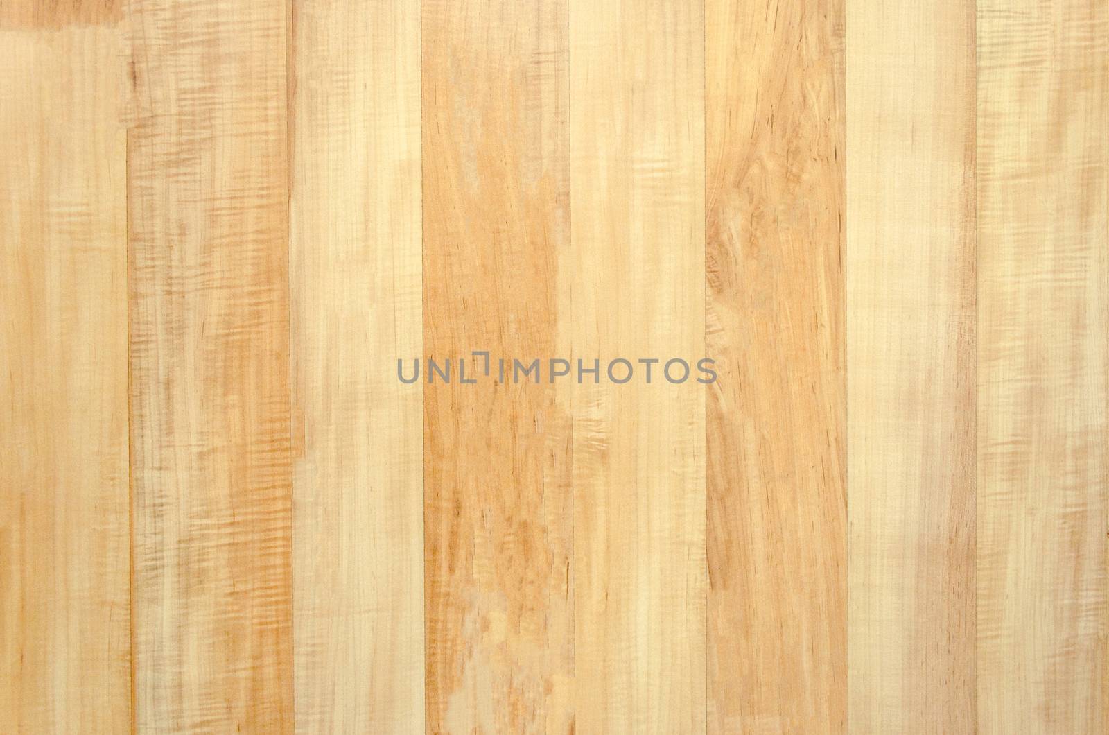 Paper label with imitation of wood glued to the base