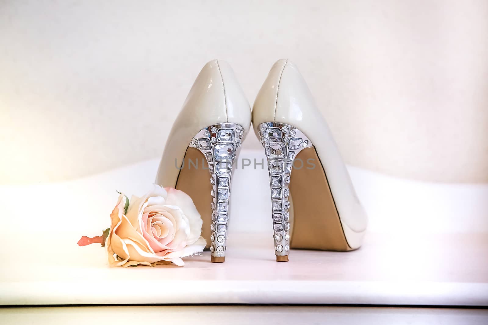 Wedding high-heeled shoes decorated with jewelry shiny stones