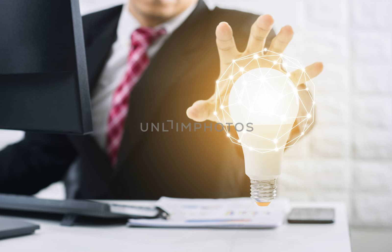 Businessman concepts hands of the light bulb new ideas with innovative technology solution 