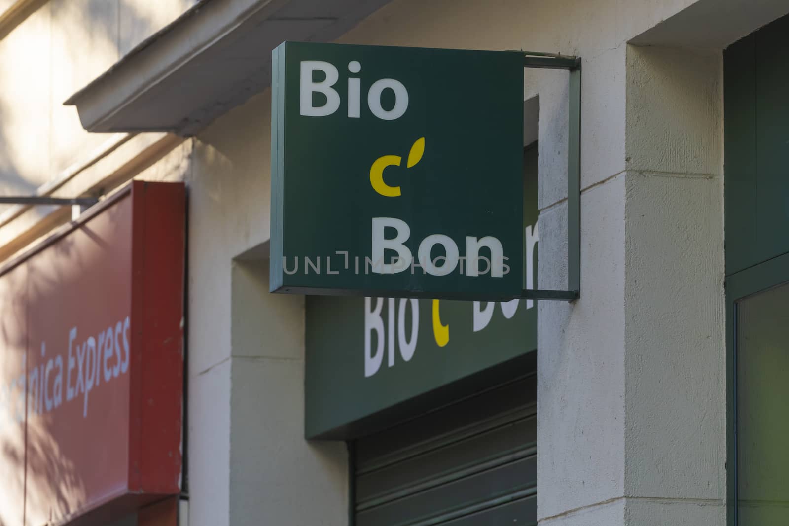 Supermarket shop chain, Bio c' bon, Madrid by alvarobueno