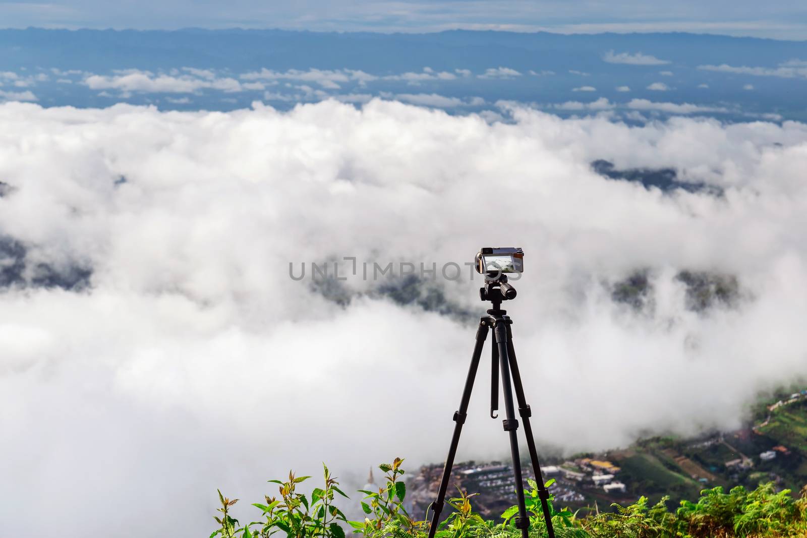 Capture the view of the sky, clouds and mountains. by wattanaphob