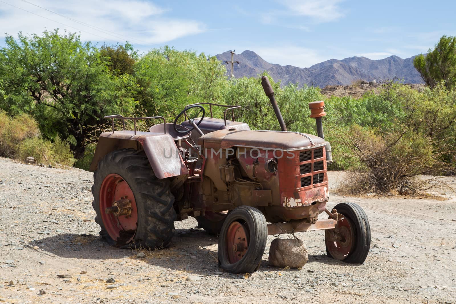 Photograph of an abandoned rusty tractor in Argentina.