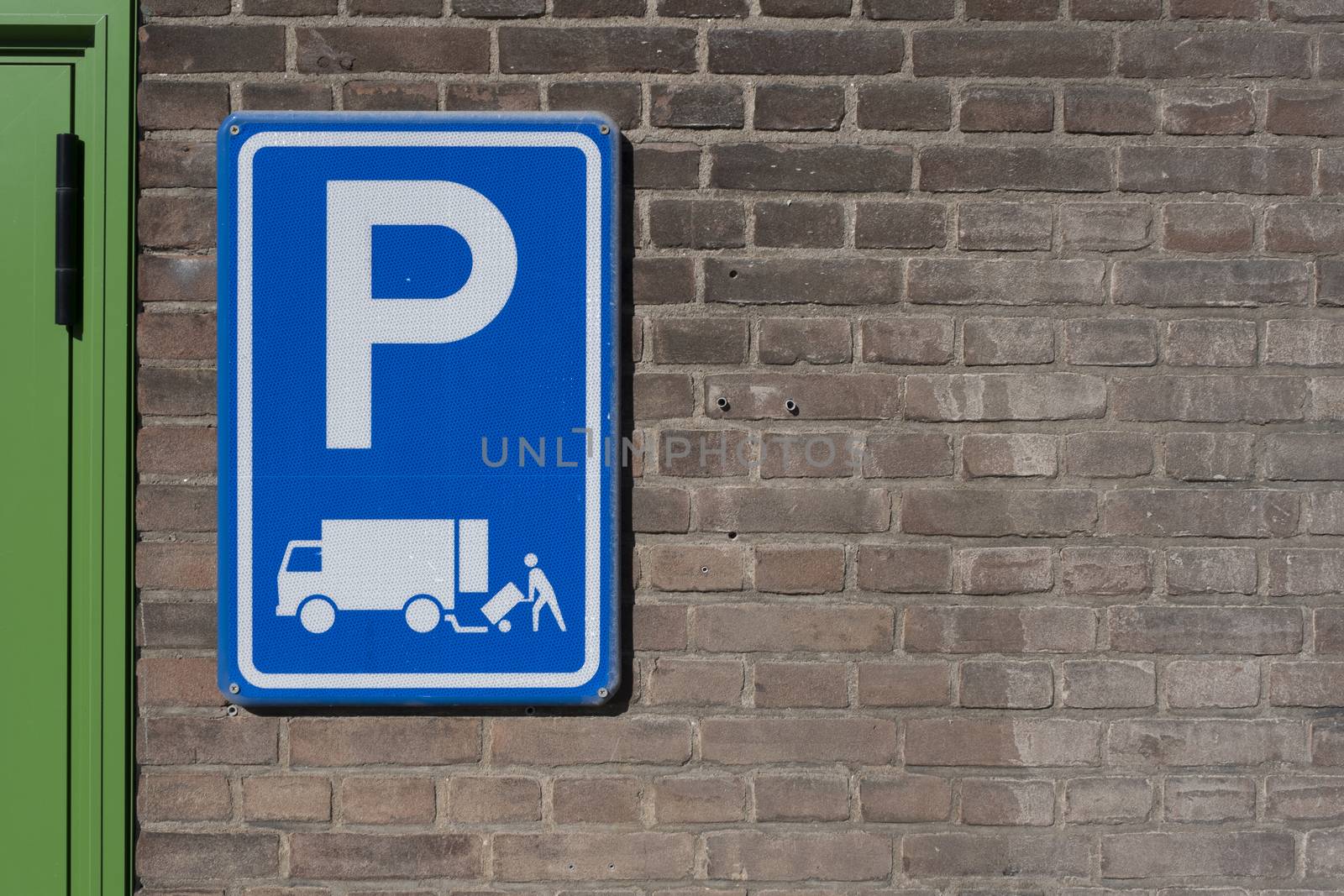 parking permitted for the immediate loading and unloading of goo by Tjeerdkruse