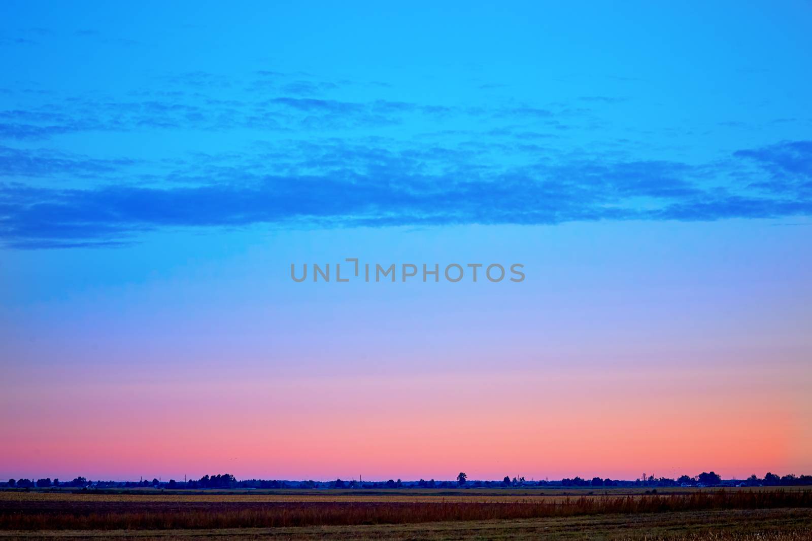 Early autumn dawn over an agricultural field