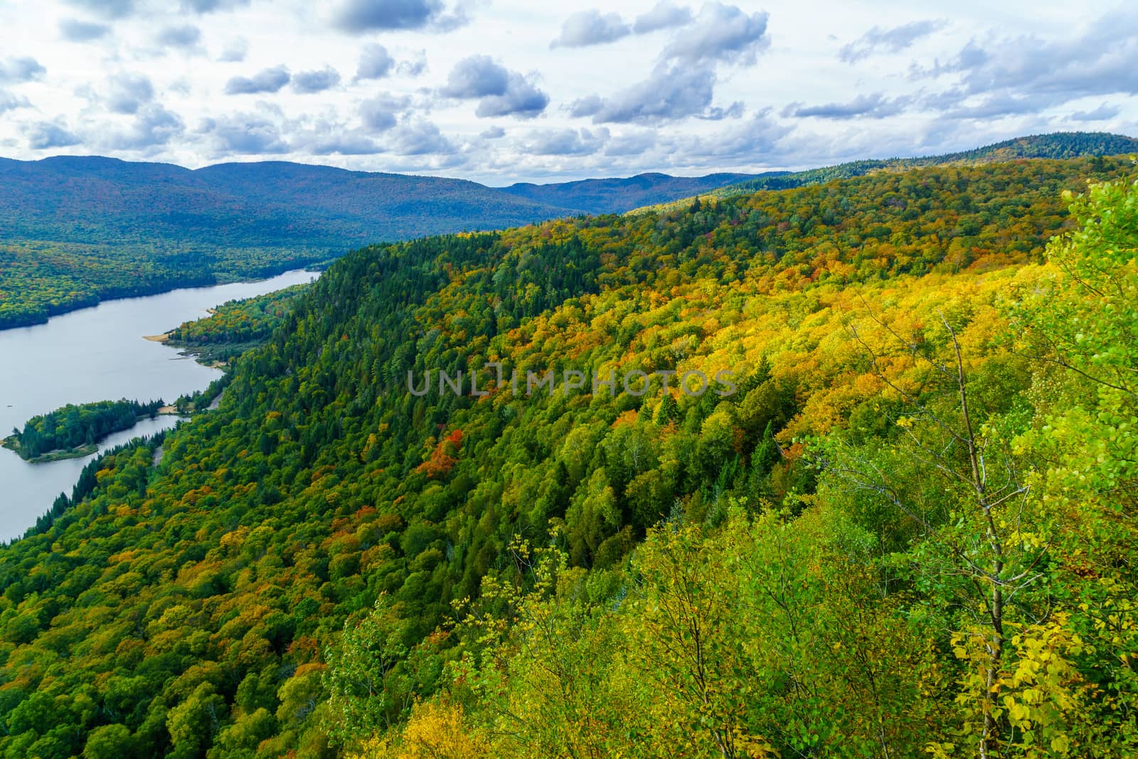 La Roche observation point, in Mont Tremblant National Park by RnDmS