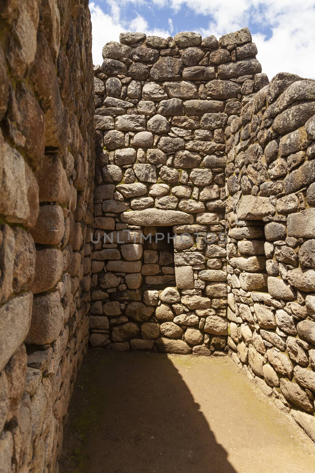 Architecture and details of the Inca constructions in Machu Picchu, Peru by alvarobueno