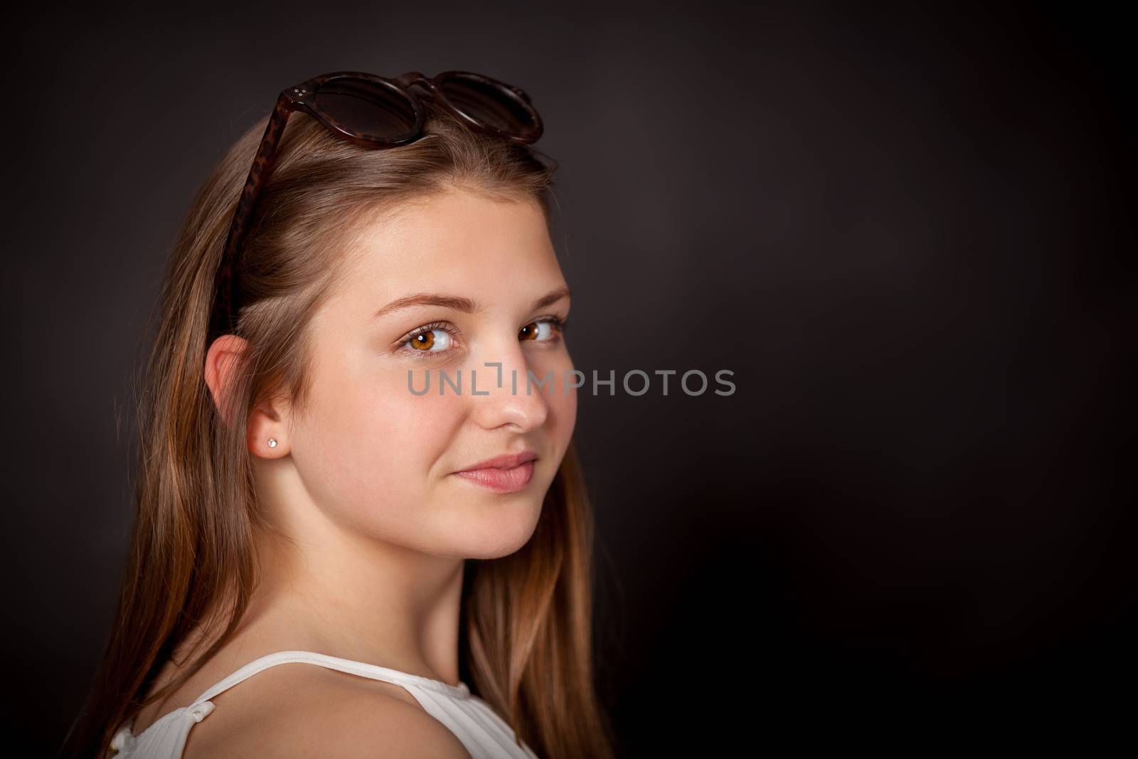 Young woman with sunglasses