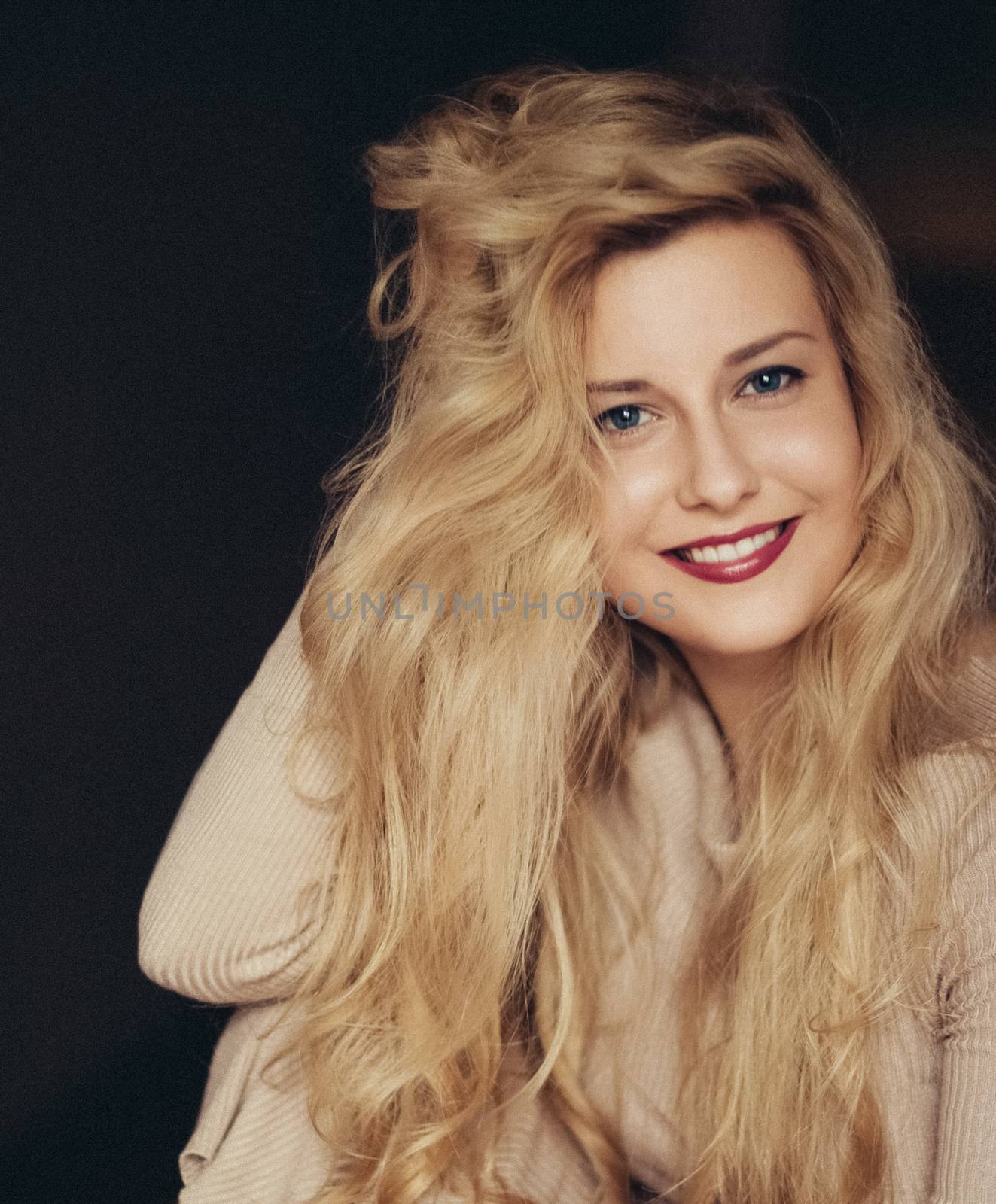 Beautiful woman smiling, long blonde hairstyle and natural makeup look, beauty and 90s style fashion brand campaign