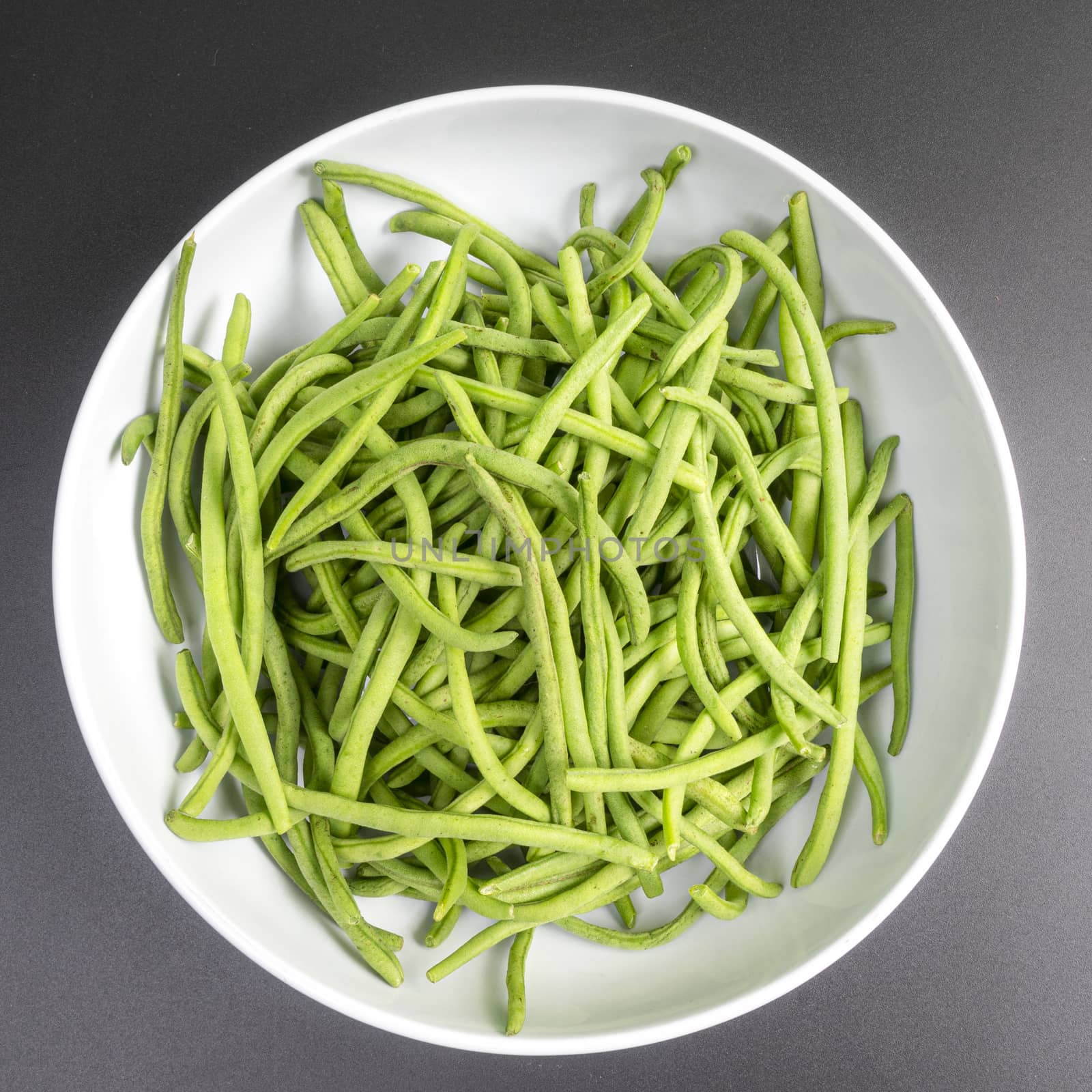 green beans in a white bowl