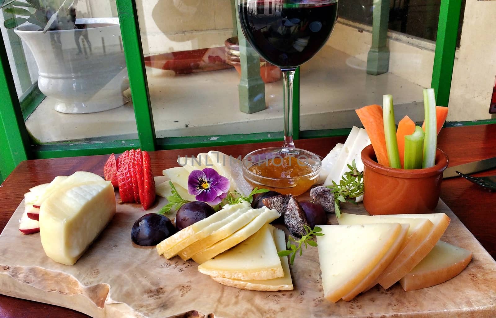 Varied cheese board, vegetables and wine by soniabonet