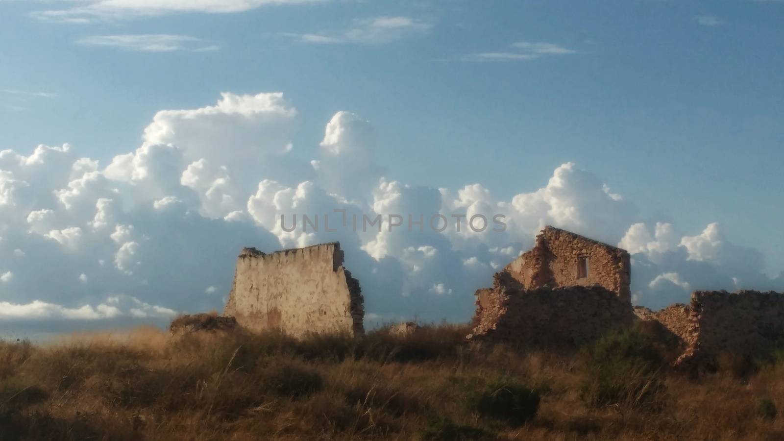 Abandoned house in the countryside in Alicante