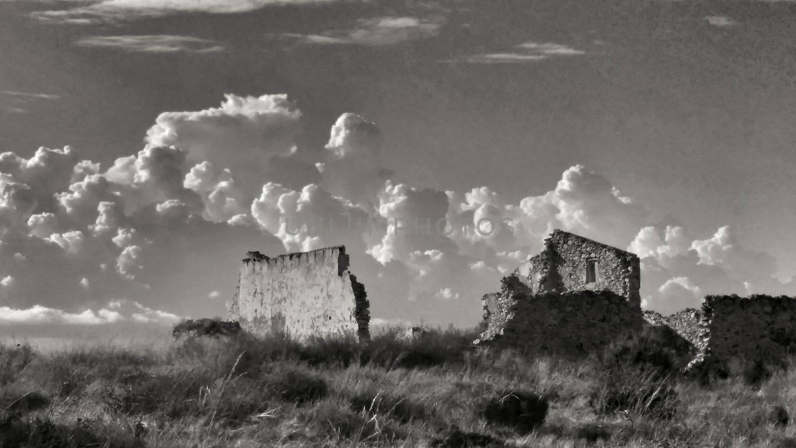 Abandoned house in the countryside in Alicante