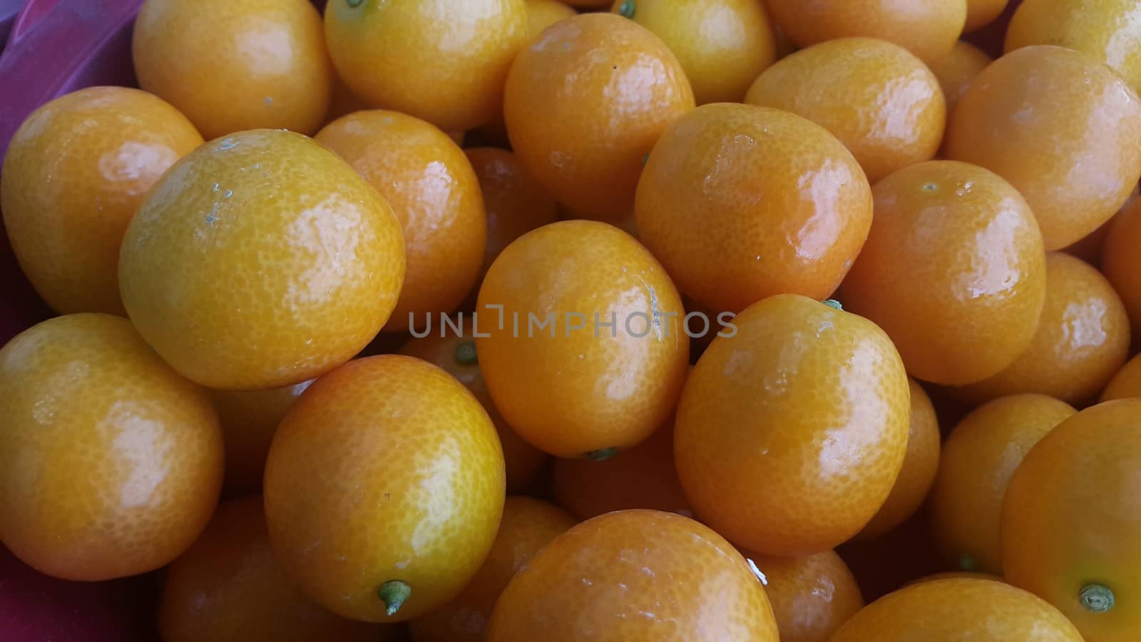 Pile of healthy, fresh organic oranges in supermarket for sale by Photochowk