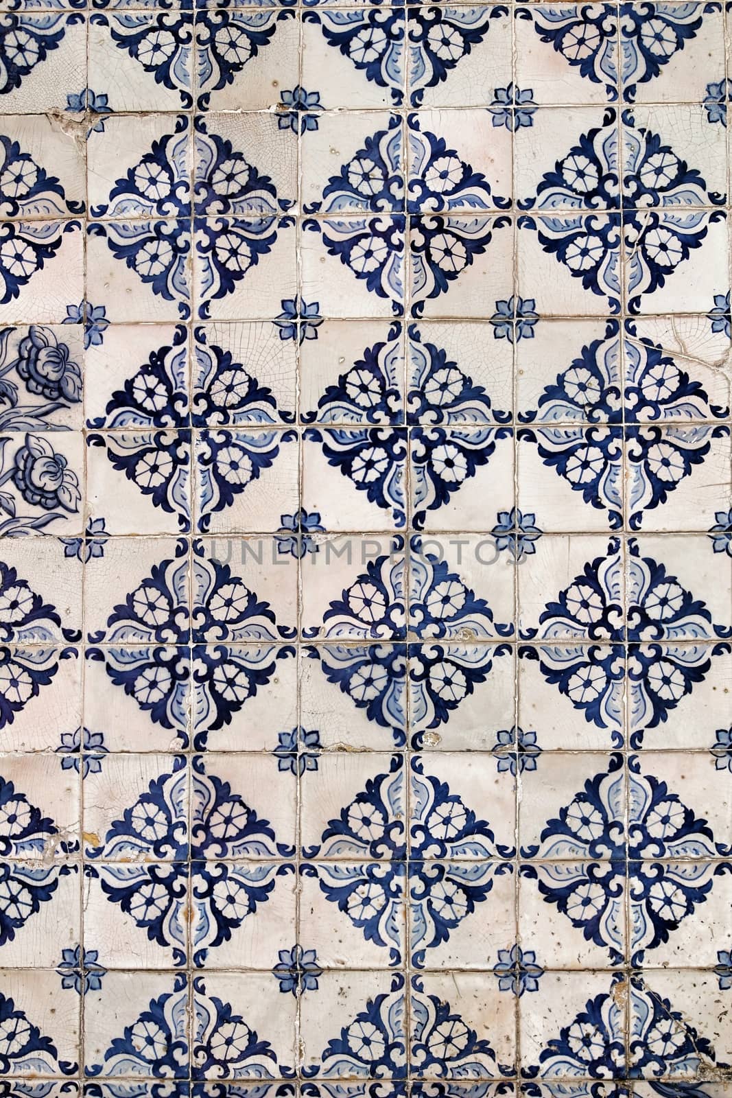 Colorful and vintage tiles of Portugal by soniabonet